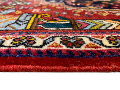 Poshti Teppich 65x61 cm Nahaufnahme der Bordüre: rot, blau und mehrfarbige Ornamente