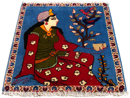 Poshti Teppich 65x63 cm mit Märchenmotiv, blauer Fläche, rotem Mittelteil und Fransen