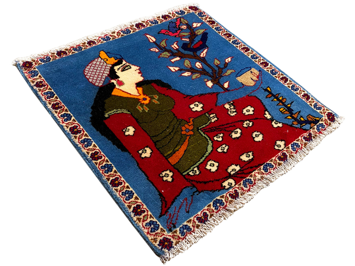 Poshti Teppich 65x63 cm, diagonales Motiv von Figur und Baum, blaue und rote Farbfelder