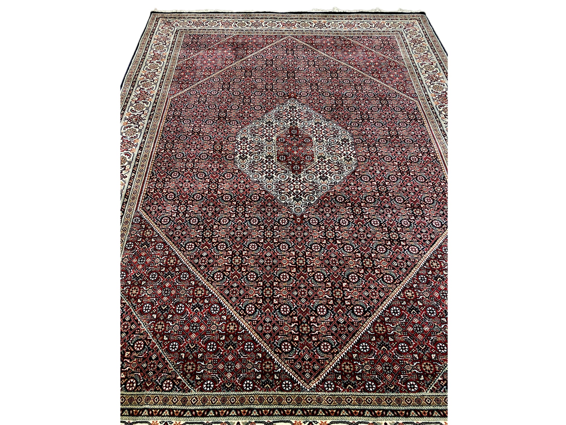 Handarbeit Bidjar Teppich aus Wolle in Rot-Creme, robust und elegant