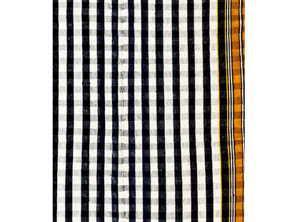 Salon dekorativer Jajim Wollteppich im klassischen karierten Muster