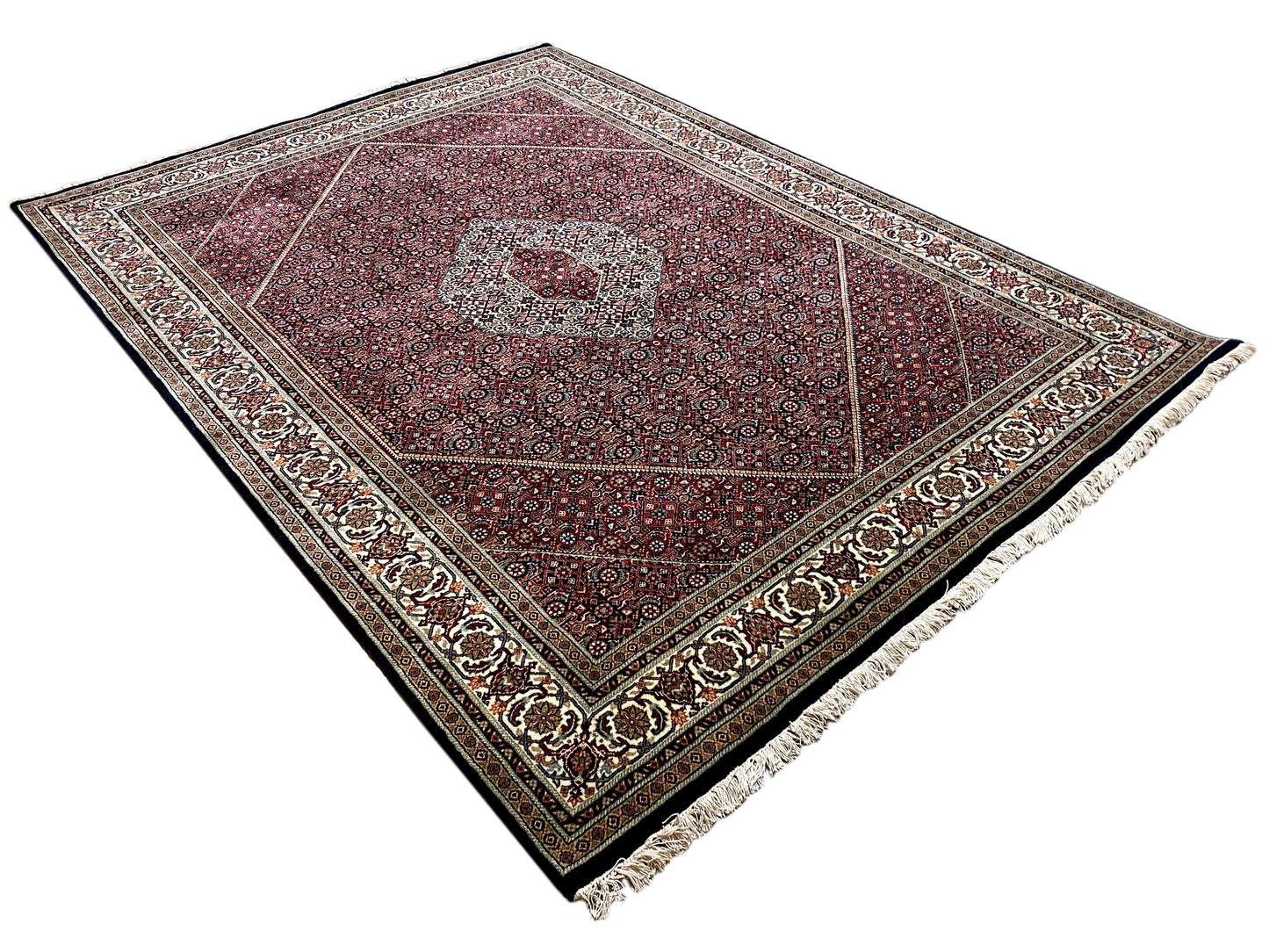 Orientteppich Bidjar 245x180 cm in Rot mit feiner Bordüre und zentralem Muster