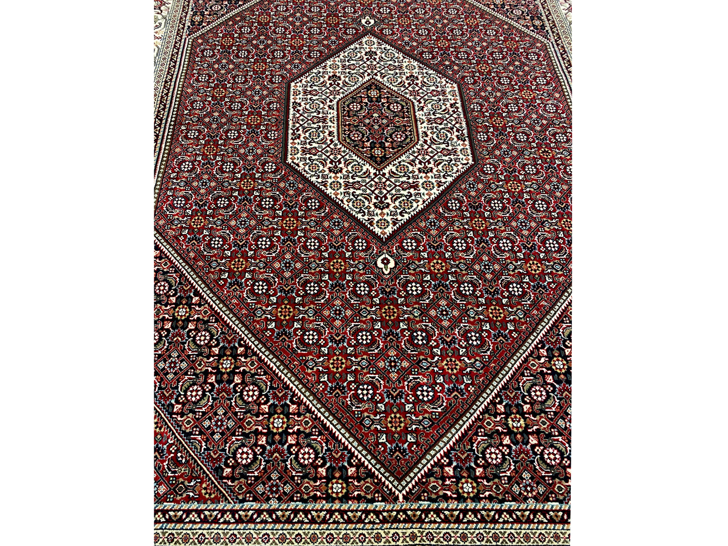 Klassischer Bidjar Teppich für Wohnzimmer in Rot Creme Tönen